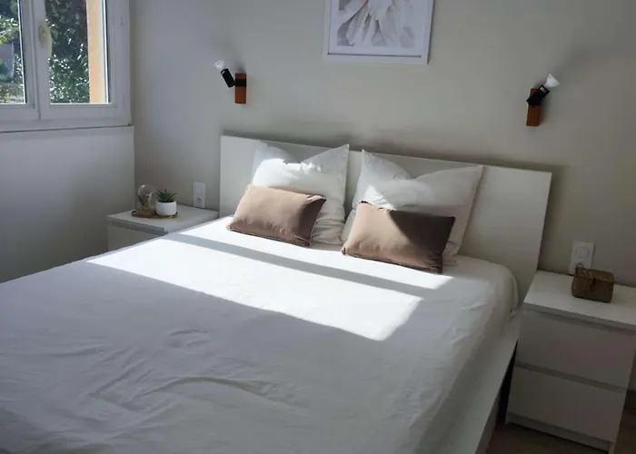 T3- Renove- Clim- Plages- Commerces * Le Lavandou