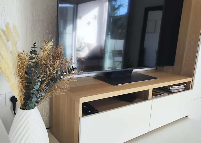 T3- Renove- Clim- Plages- Commerces * Le Lavandou